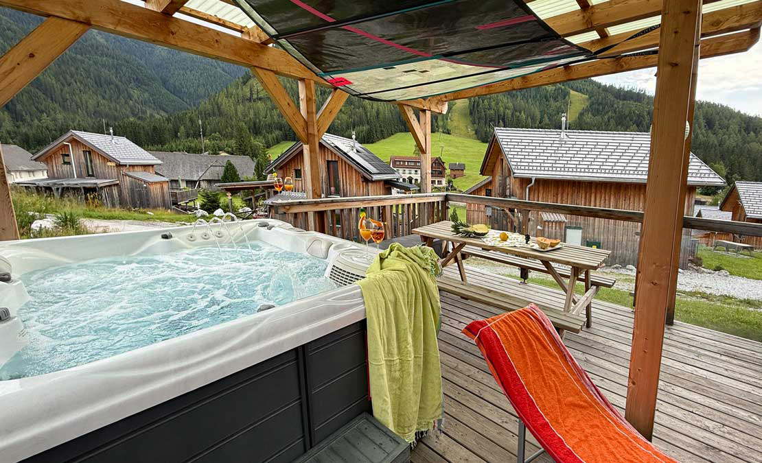Panorama-Terrasse mit Jacuzzi